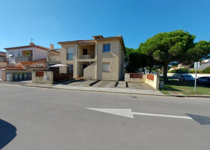 Soleil Catalan 150m Ok Chéques Animaux 1ere étage 4pers Wifi Parking